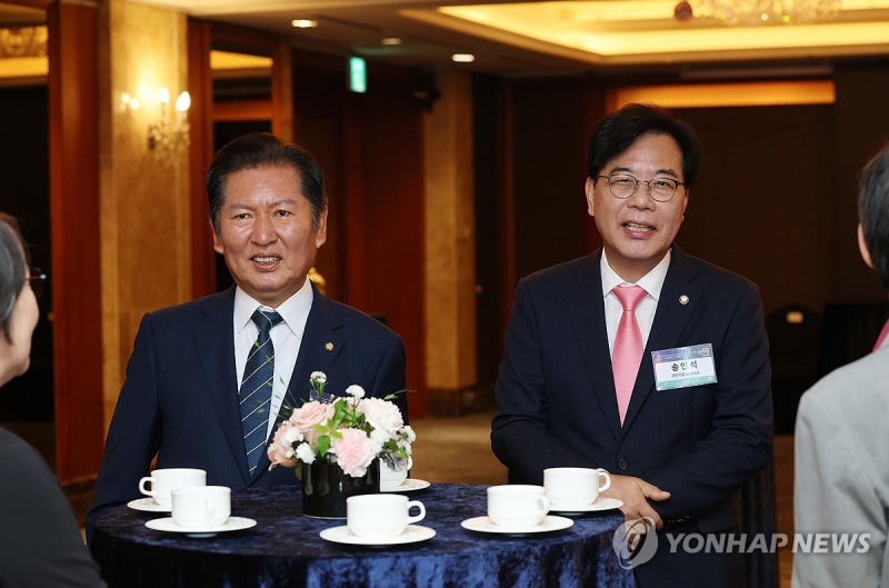 與 특검 강공 지속에 국힘 '<b>조국</b>·이춘석' 반격…여름정국 급랭