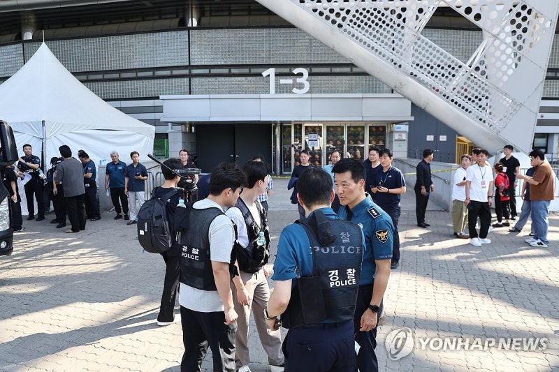 [2보] <b>올림픽체조경기장</b>에 <b>폭발물</b> 설치 <b>신고</b>…관객 대피·경찰 수색