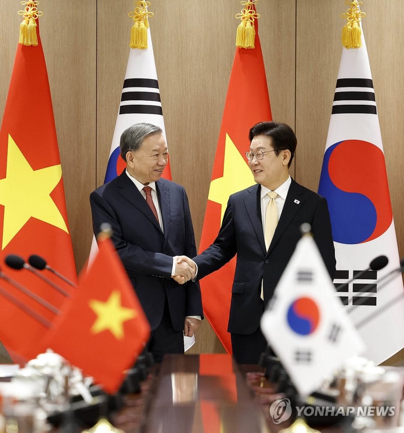 <b>이재명</b> 대통령, 또 럼 <b>베트남</b> 서기장과 확대 정상회담