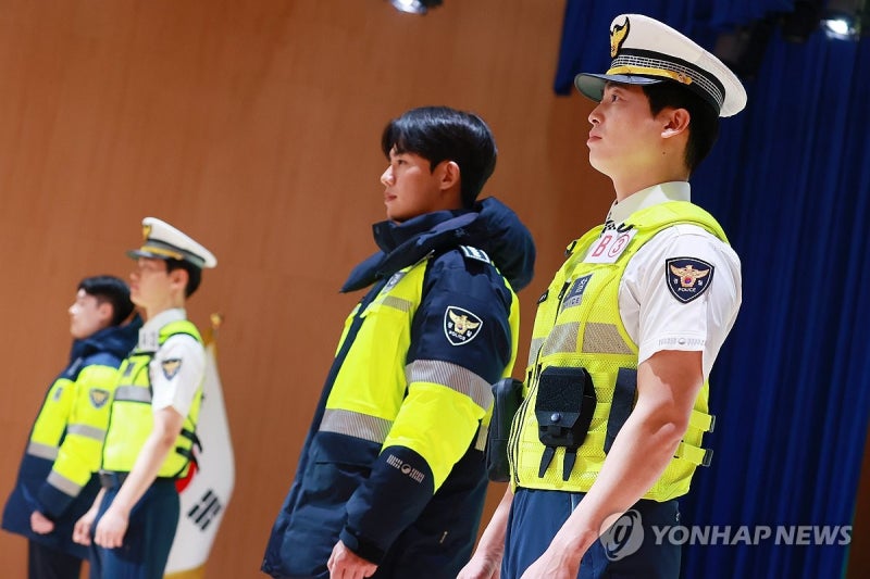 <b>경찰</b> 신형 근무복 시민 <b>품평회</b>