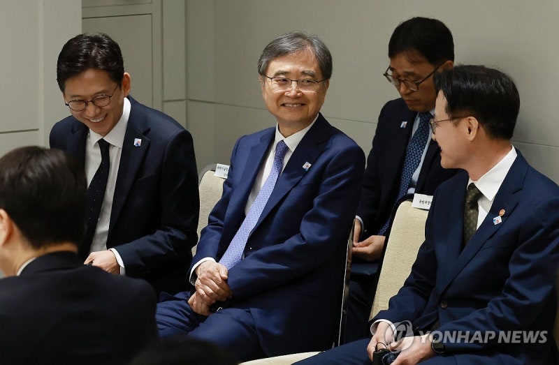 한·베트남 공동언론발표 배석한 <b>장관</b>들