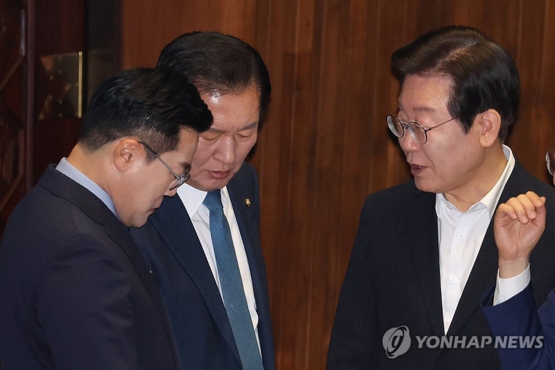 李<b>대통령</b>, <b>정청래</b>·<b>박찬대</b>와 만찬…"우리는 언제나 동지, 한식구"(종합)