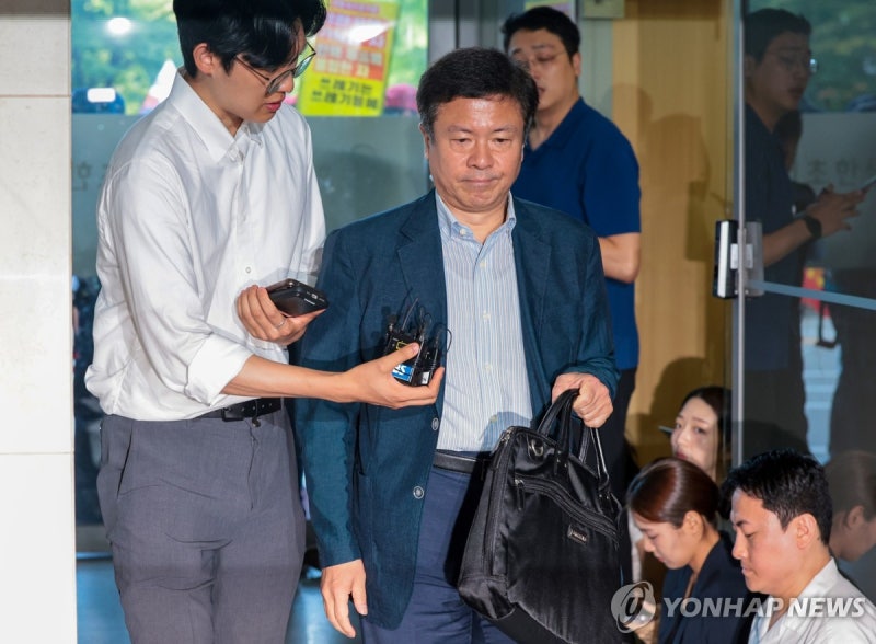 특검 출석하는 <b>전하규</b> <b>대변인</b>