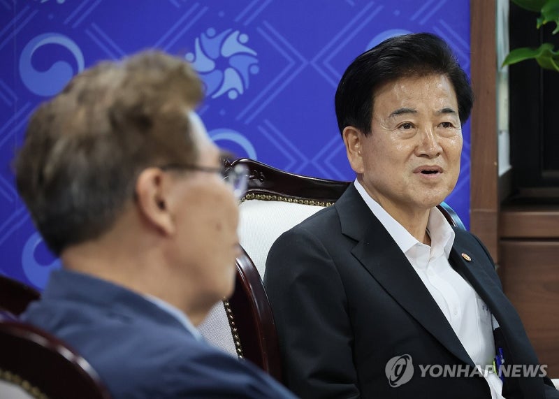 <b>정동영</b> 장관, <b>경협</b>·교역·<b>금강산</b> <b>기업</b> 단체 면담