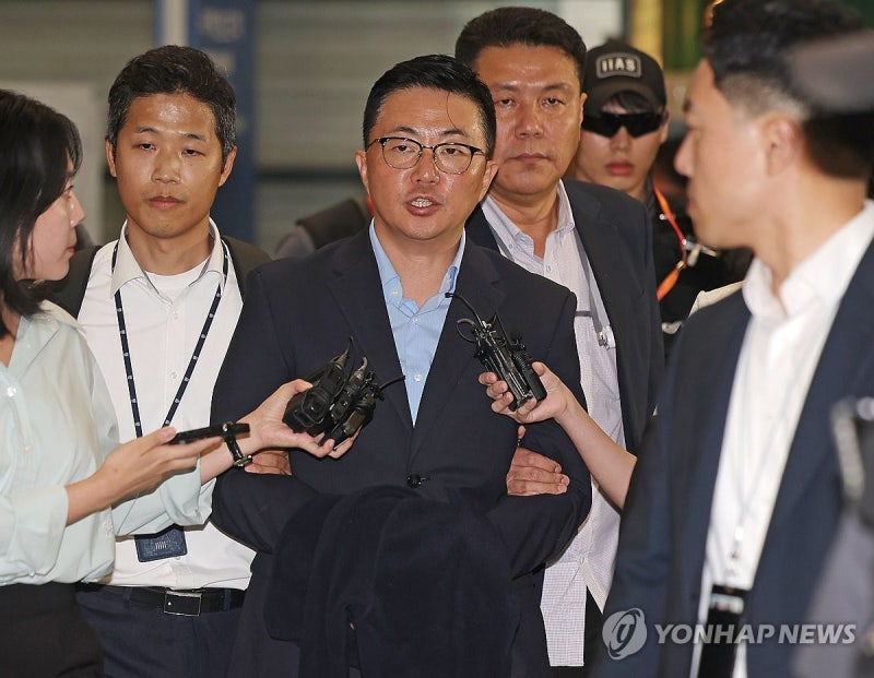 특검, '<b>김건희 집사</b>' <b>김예성</b> 공항서 <b>체포</b>해 광화문 압송 조사