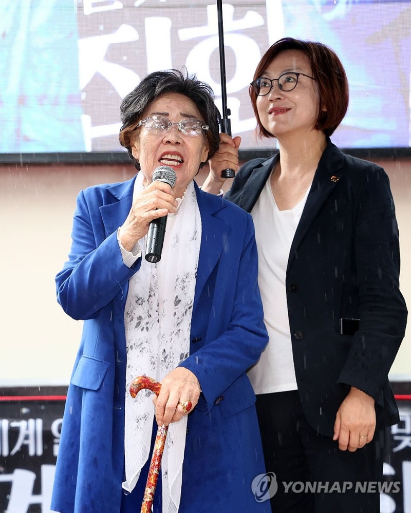 발언하는 <b>이용수 할머니</b>