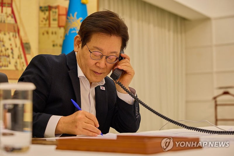 李<b>대통령</b>, <b>필리핀 대통령</b>과 통화…"FTA 기반 교역 확대"