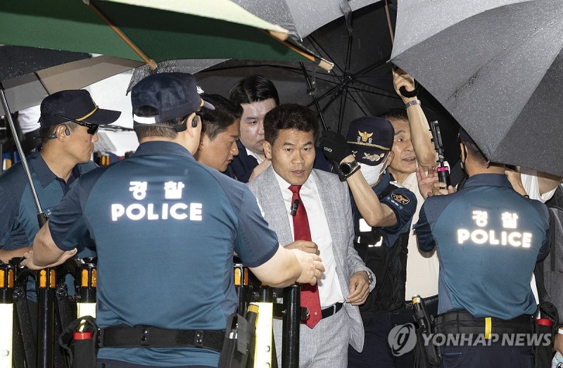 국민의힘 <b>윤리위</b> 출석하는 <b>전한길</b>