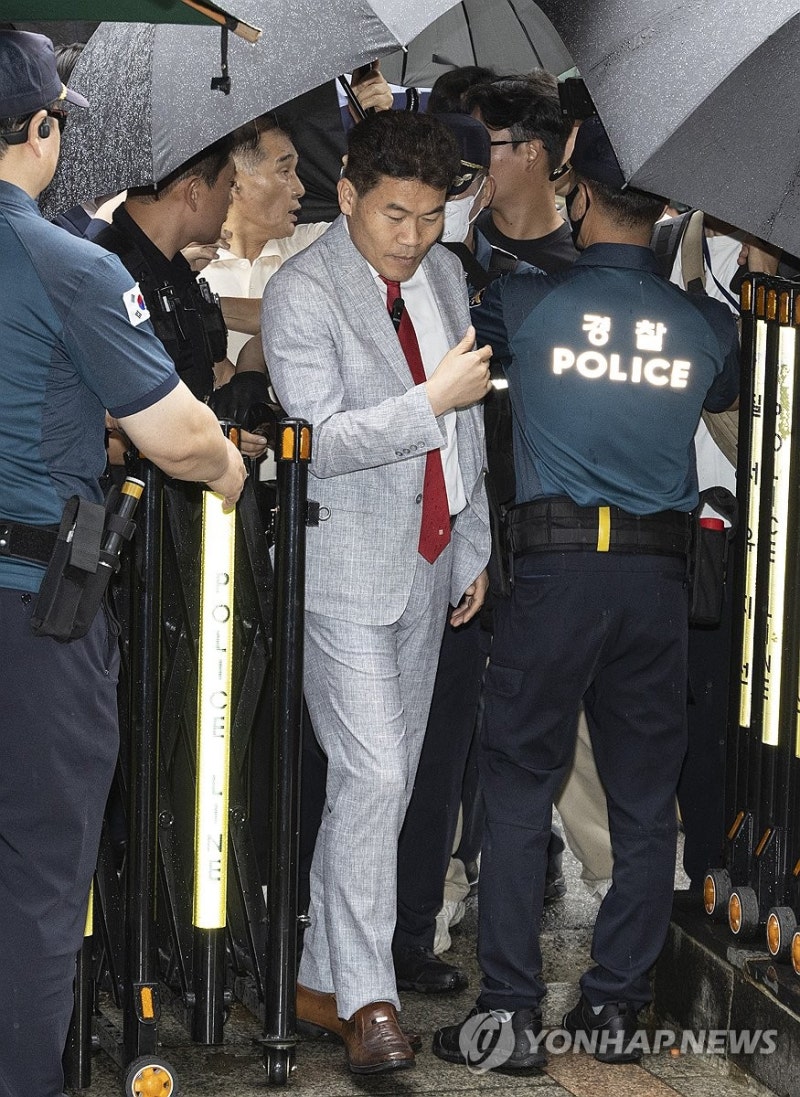 국민의힘 <b>윤리위</b> 출석하는 <b>전한길</b>