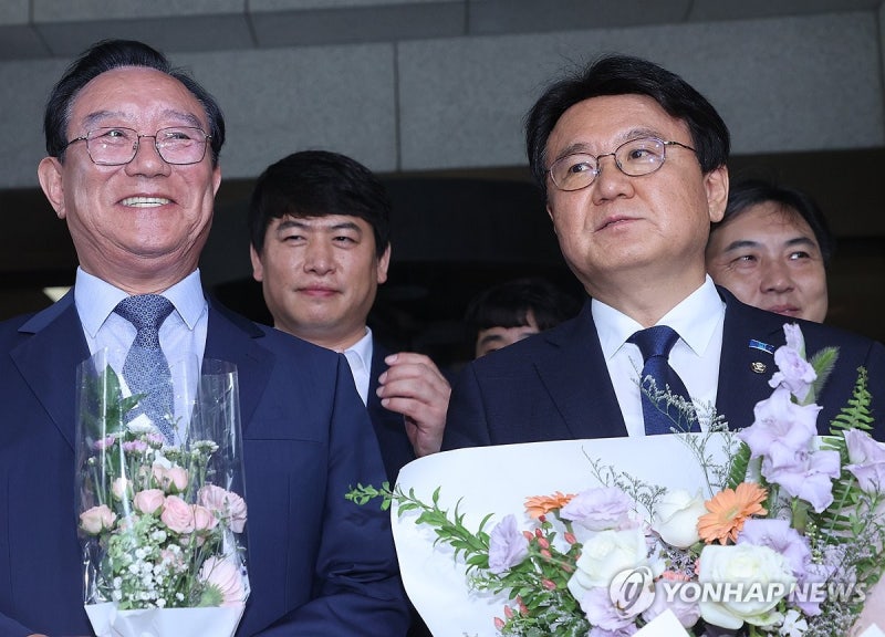 [2보] '울산시장 선거개입 의혹' <b>황운하</b>·<b>송철호</b> 대법 무죄 확정