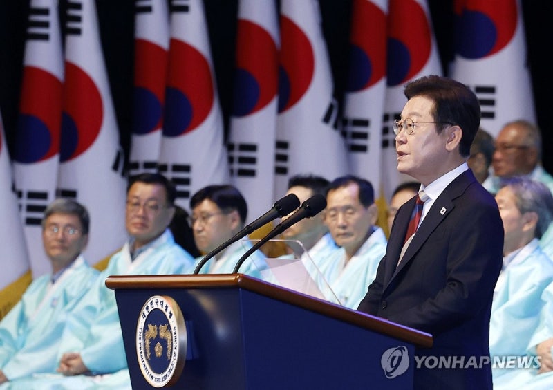 李<b>대통령</b> "<b>광복</b>으로 찾은 빛·내란서 지킨 빛 함께 지켜내자"