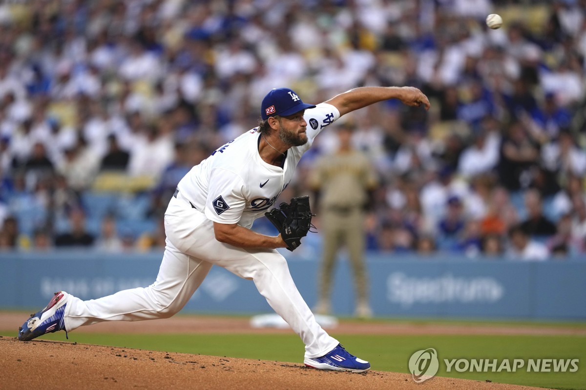 커쇼, 6이닝 1실점…<b>다저스</b>, <b>샌디에이고</b> 꺾고 NL 서부 공동 1위