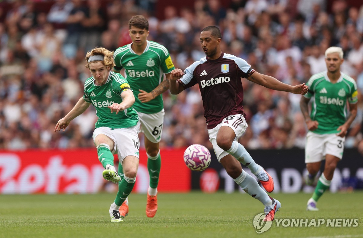 뉴캐슬 <b>박승수</b>, <b>EPL</b> 개막전 교체 명단 포함됐으나 <b>데뷔</b>는 <b>불발</b>