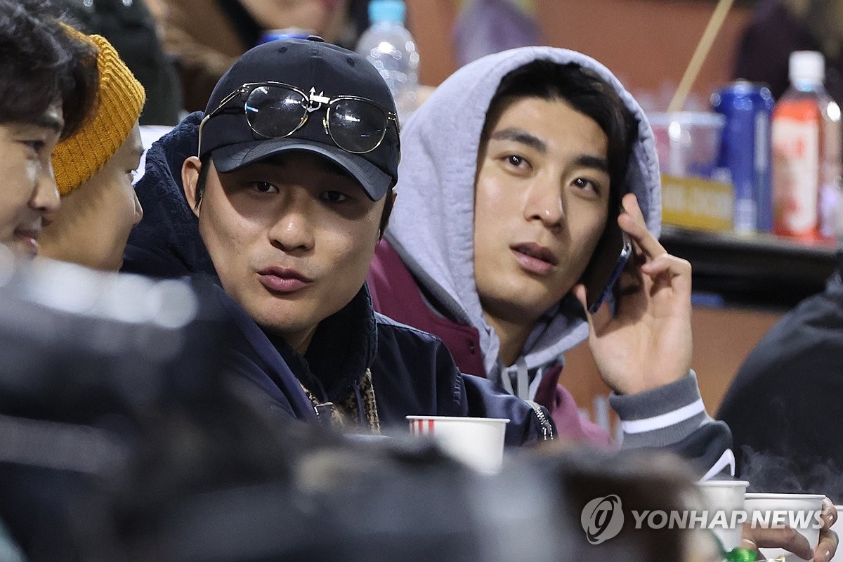 '태극 배트' 든 <b>이정후</b>와 <b>김하성</b>, 495일 만의 <b>맞대결</b>서 1안타씩