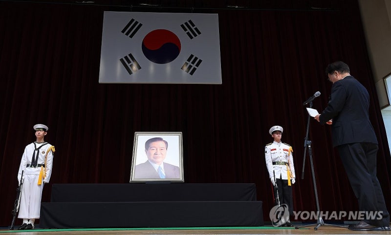 추모사하는 <b>우원식 국회의장</b>