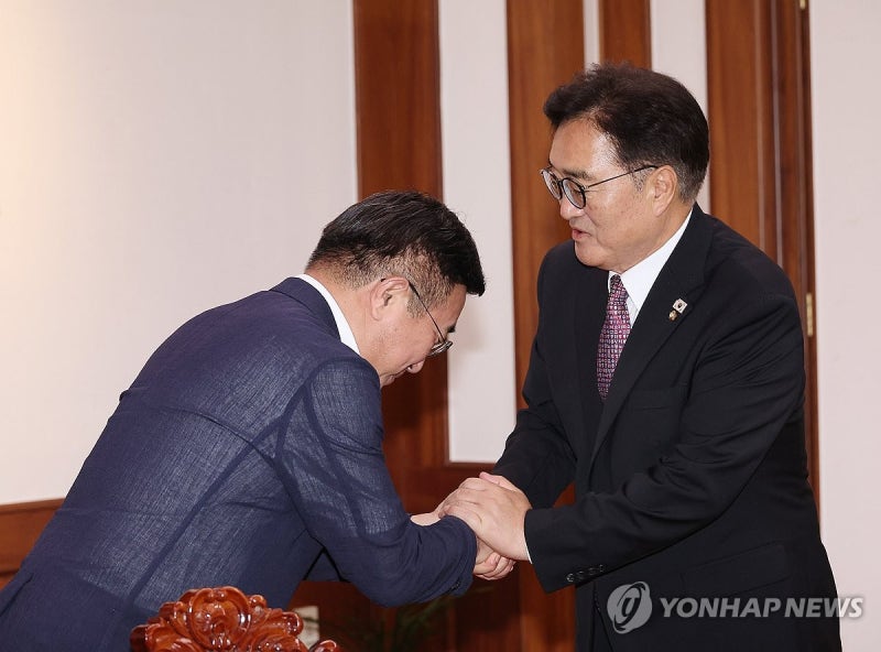 <b>윤호중</b> 행정안전부 <b>장관</b> 만난 <b>우원식</b> 국회의장