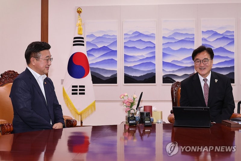 <b>윤호중</b> 행정안전부 <b>장관</b> 만난 <b>우원식</b> 국회의장