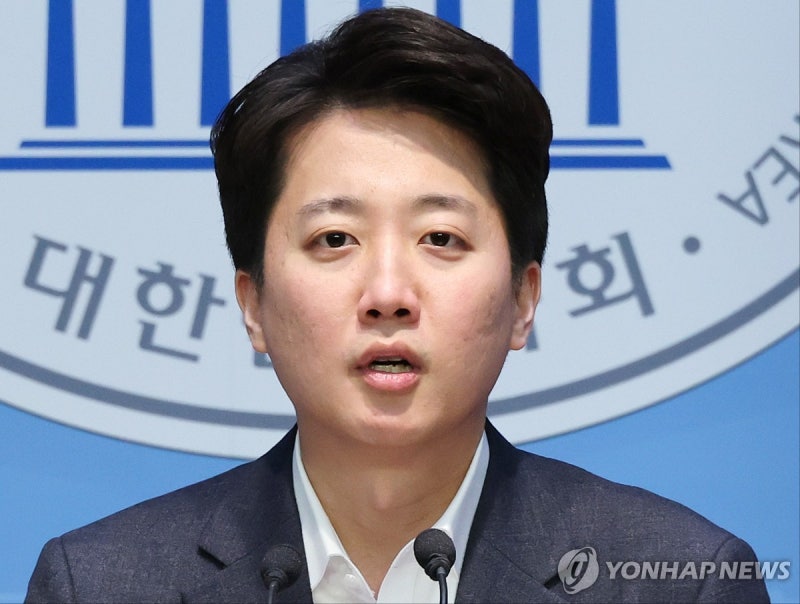 '공천개입 공모 의혹' <b>이준석</b>, 김건희특검 출석…<b>포렌식</b> 참여