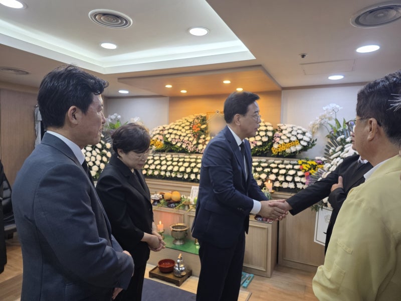 국힘 지도부, 청도 <b>열차사고</b> 희생자 <b>조문</b>…"충분한 지원 노력"