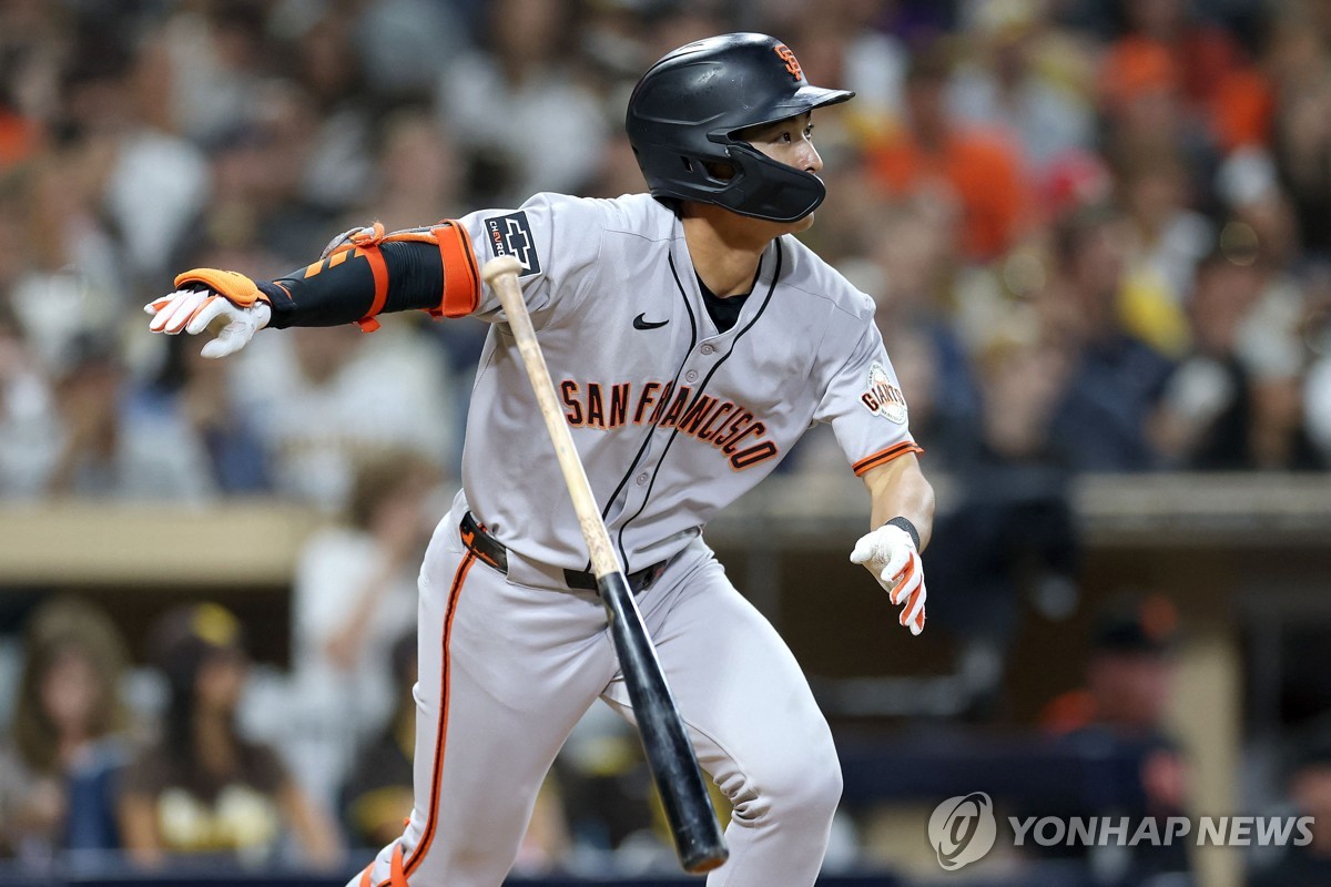 MLB 샌프란시스코 <b>이정후</b>, <b>10경기 연속 안타</b>…8월 타율 0.338