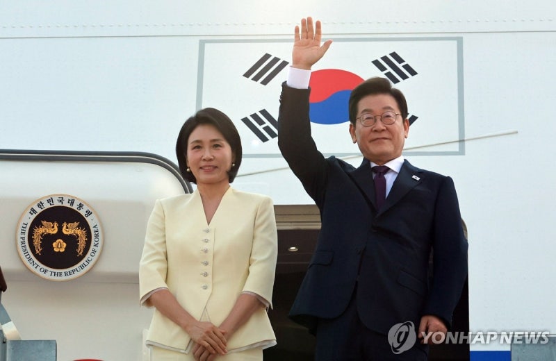 李대통령, 日 도쿄로 출발…3박 6일 <b>순방</b> 일정 돌입