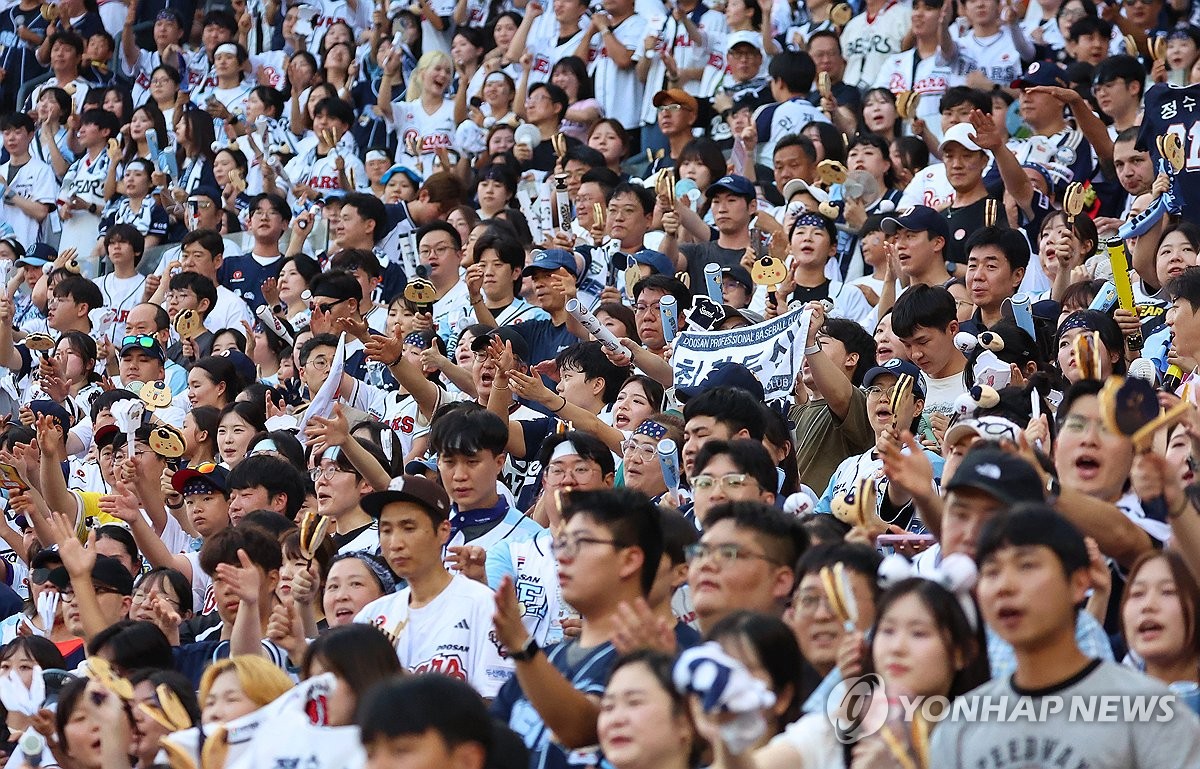 <b>프로야구</b> 2년 연속 <b>천만관중</b> 시대
