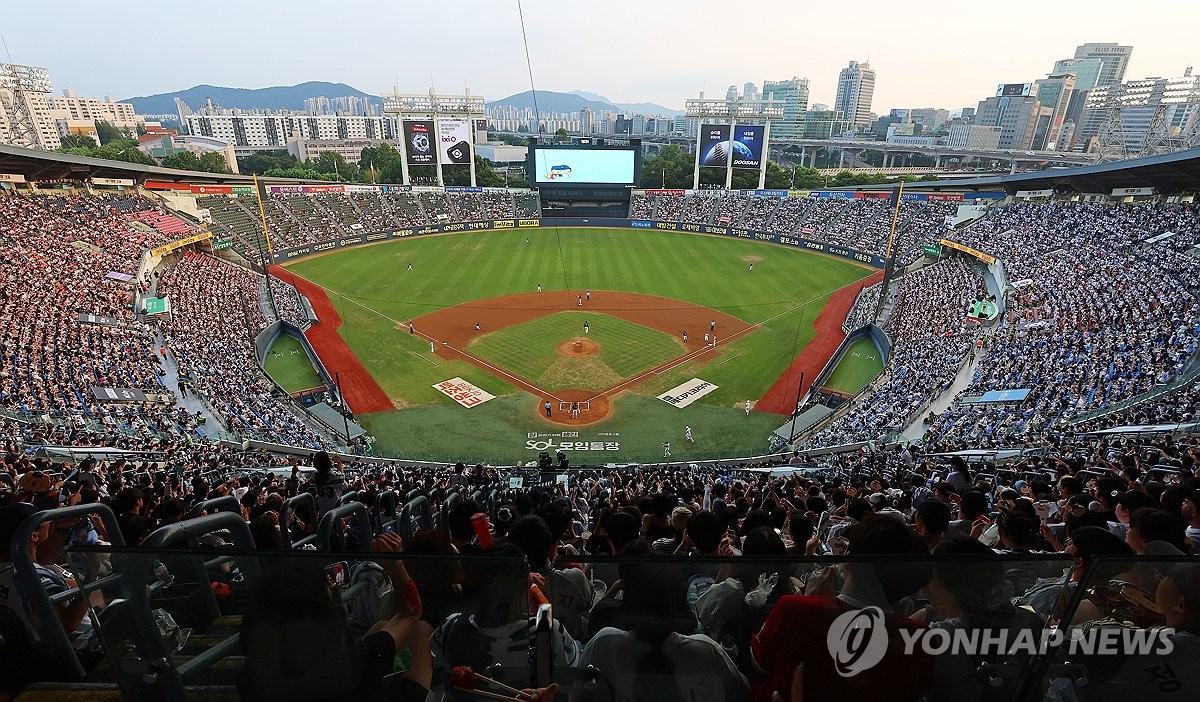 프로야구 1천만 관중 돌파한 날…<b>롯데</b> 12<b>연패</b>-KIA 4<b>연패</b> 추락(종합)