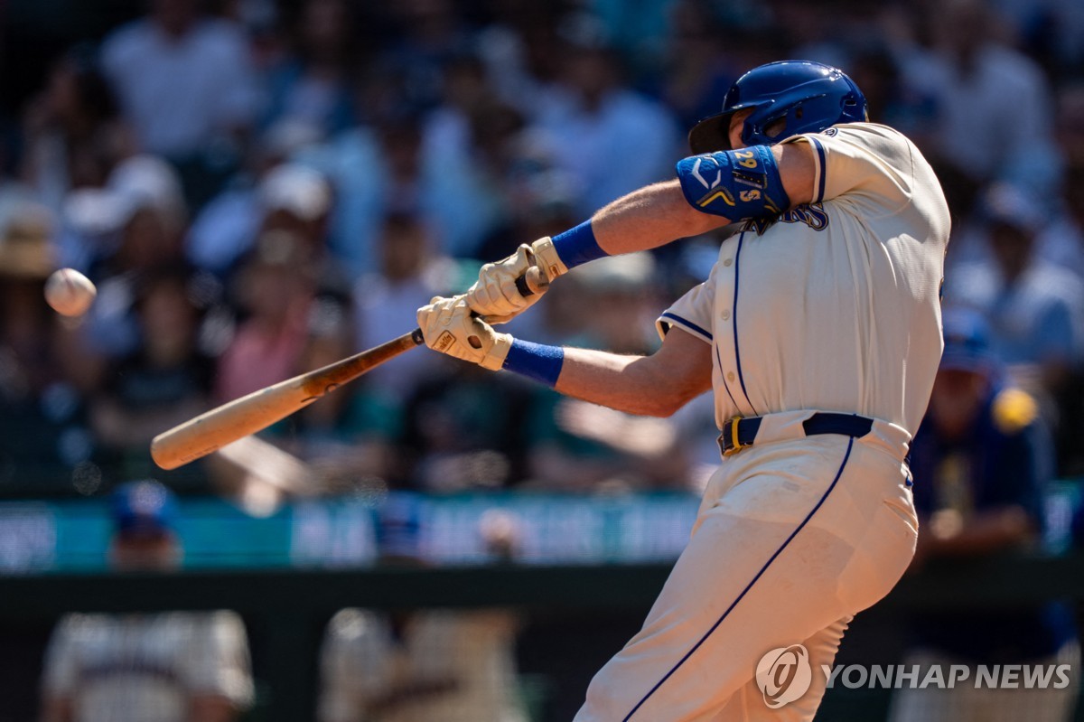시애틀 <b>롤리</b>, 시즌 48·49호포…MLB <b>포수</b> 최다 <b>홈런</b> 신기록 달성