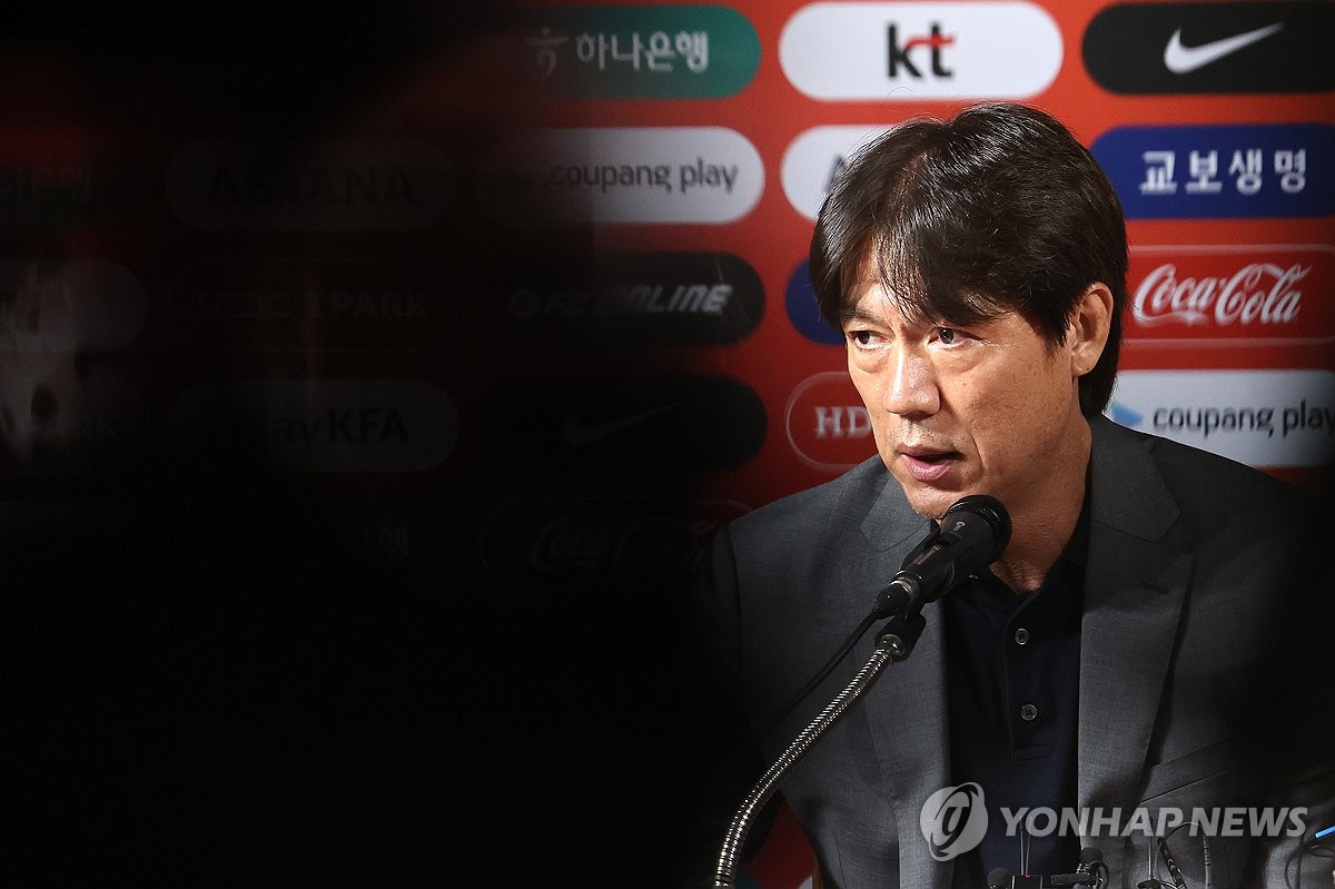 카스트로프 품은 홍명보 "파이터적이고 거친 선수…활력 더하길"