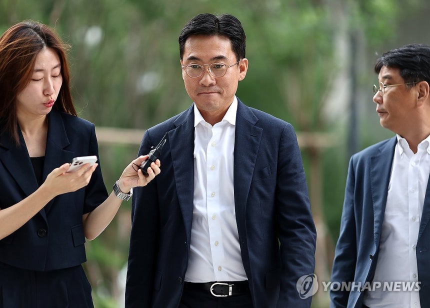 특검 출석하는 조영탁 대표 (서울=연합뉴스) 윤동진 기자 = 조영탁 IMS모빌리티 대표가 20일 조사를 받기 위해 김건희 여사 관련 의혹을 수사하는 민중기 특별검사팀으로 출석하고 있다. 2025.8.20 mon@yn