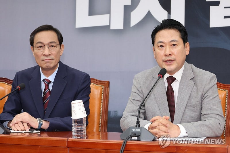 우상호 "李<b>대통령</b>, 방미 후 초청"…<b>장동혁</b> "단순<b>만남</b> 의미없어"
