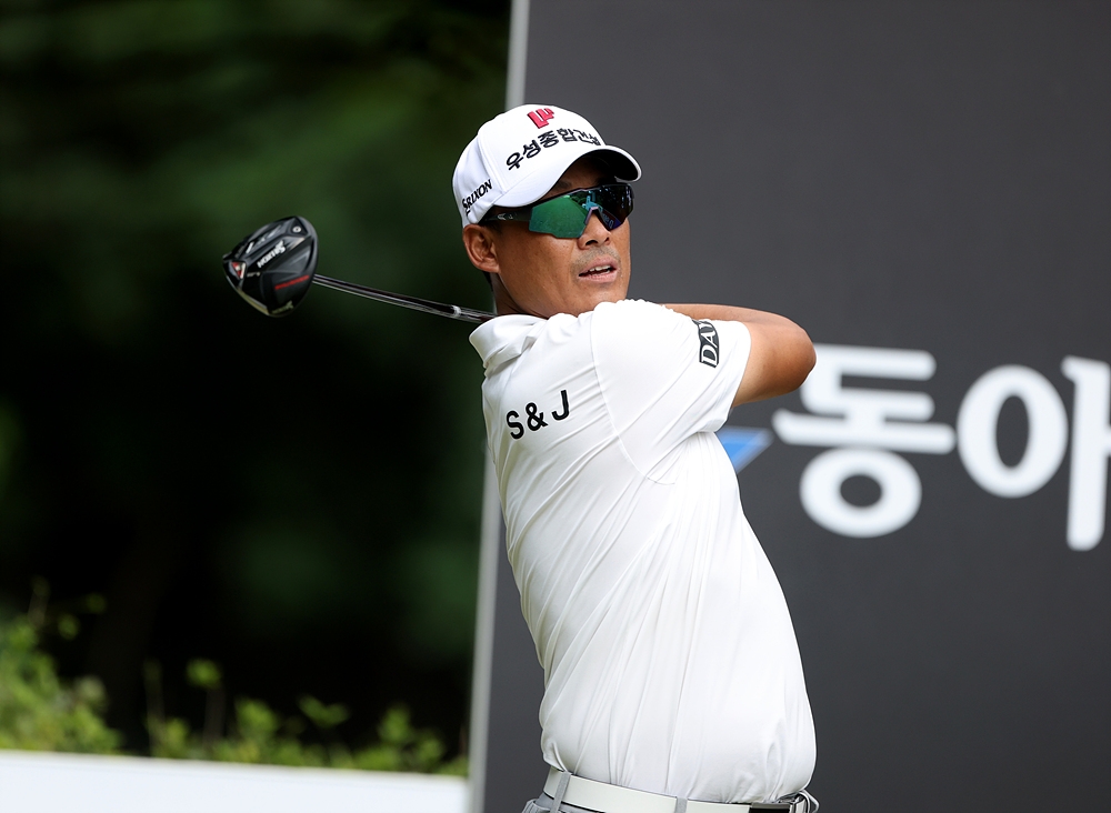 KPGA 데뷔 18년차 43세 <b>김재호</b>, 동아회원그룹 오픈 1R <b>선두</b>