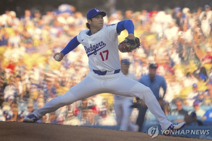 27일 다저스 홈경기에서 투구하는 오타니 쇼헤이 [AP=연합뉴스. 재판매 및 DB 금지]