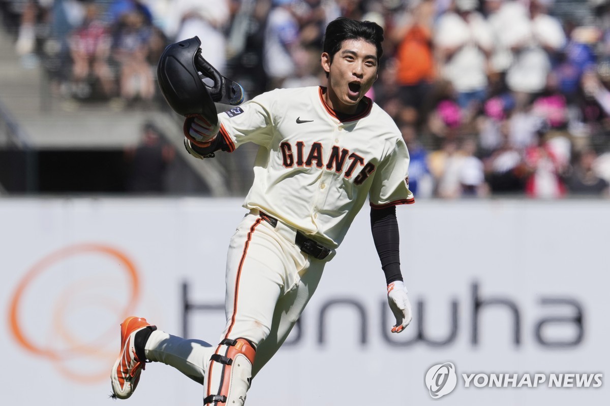 <b>이정후</b>, MLB 첫 <b>끝내기 안타</b>…9회초 호수비에 이은 9회말 적시타