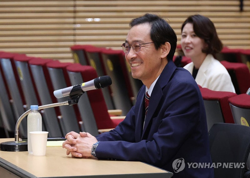 우상호 "민형배·임은정, <b>논쟁</b> 하랬더니 싸움…인신공격 말아야"