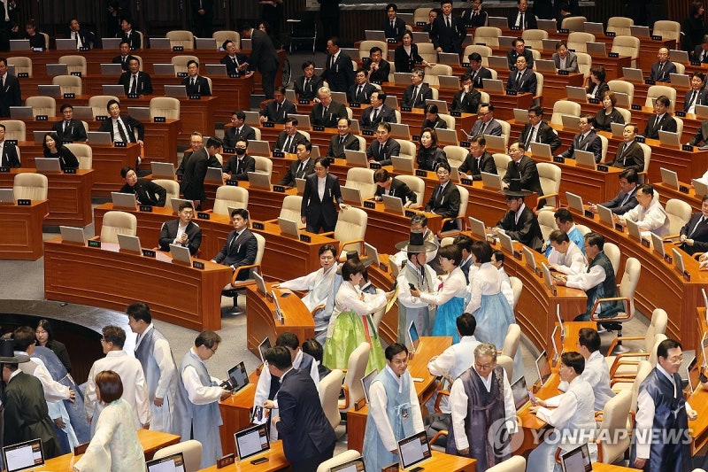 <b>한복</b>과 <b>상복</b>