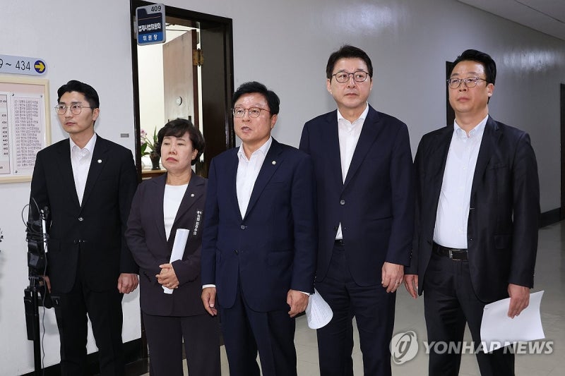 국힘 "<b>법사위</b>가 秋 천하"…與 "羅 <b>간사</b> 선임, 사법정의 조롱"(종합)