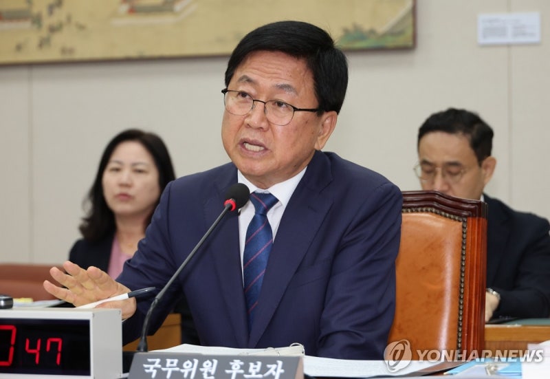 <b>최교진</b>, 천안함 폭침부정 공유 비판에 "음모론 동의않아…<b>사과</b>"