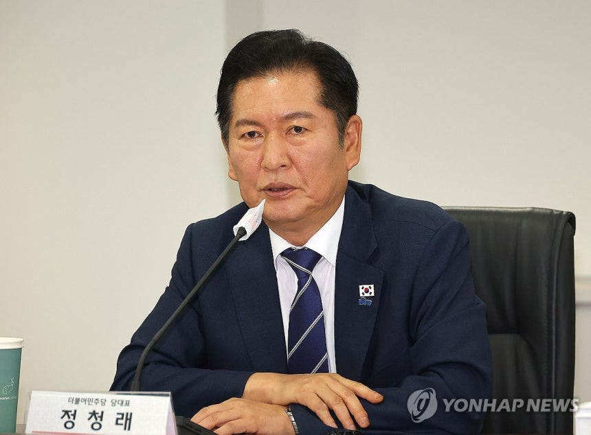 인사말하는 민주당 정청래 대표 (서울=연합뉴스) 류영석 기자 = 더불어민주당 정청래 대표가 4일 서울 여의도 중소기업중앙회에서 열린 중소기업인 정책간담회에 참석해 인사말을 하고 있다. 2025.9.4 ondol@yn