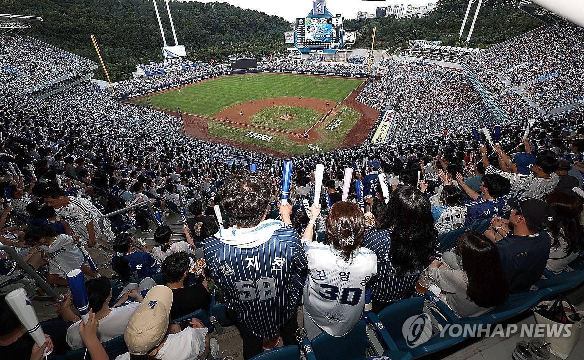 '주말엔 야구'…<b>프로야구 1100만 관중</b> 눈앞