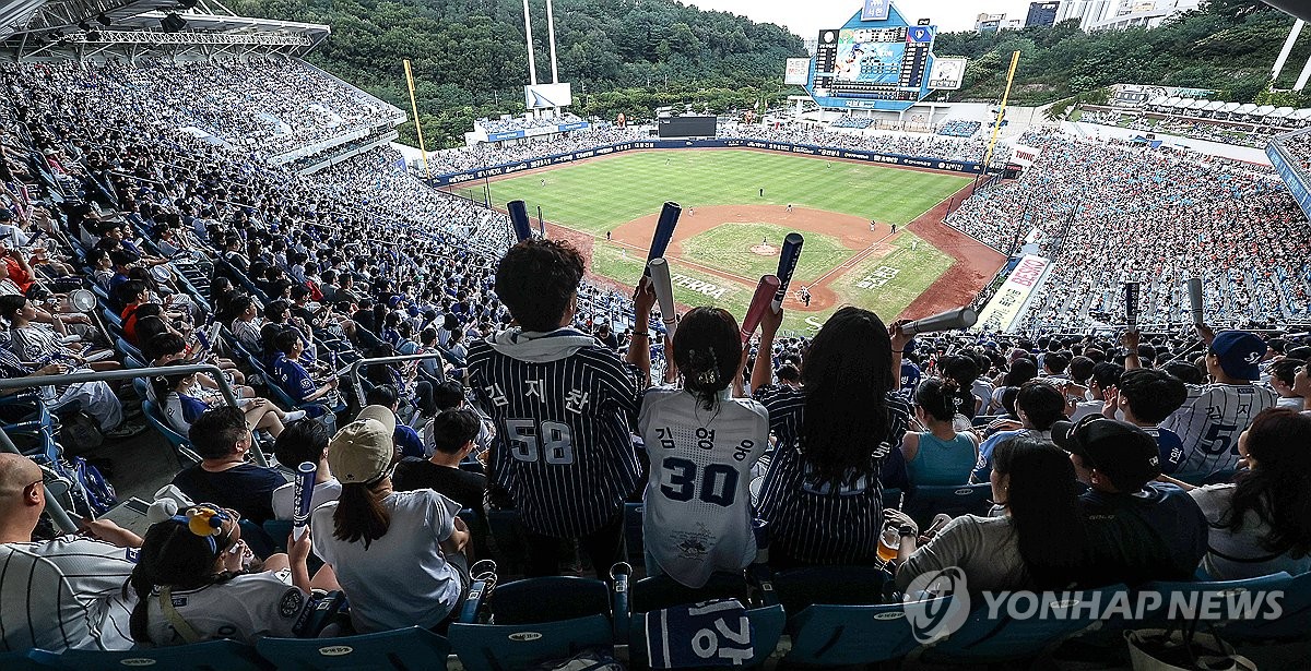 '주말엔 야구'…<b>프로야구 1100만</b> 관중 눈앞