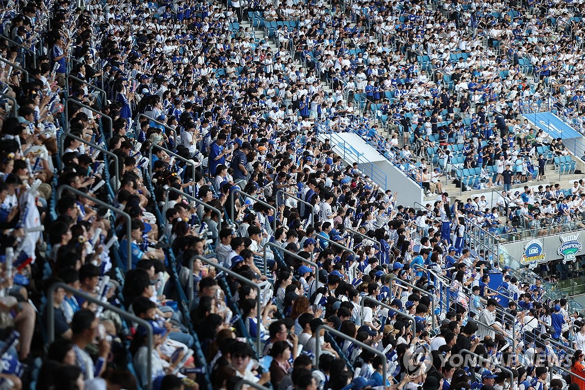 '주말엔 야구'…<b>프로야구 1100만</b> 관중 눈앞