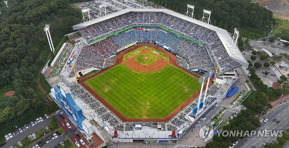 <b>프로야구</b> <b>관중</b> 신기록…만원 이룬 '라팍'