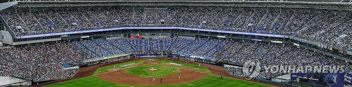 <b>프로야구</b> <b>관중</b> 신기록…만원 이룬 '라팍'