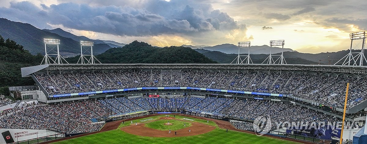 <b>프로야구</b> <b>관중</b> 신기록…만원 이룬 '라팍'