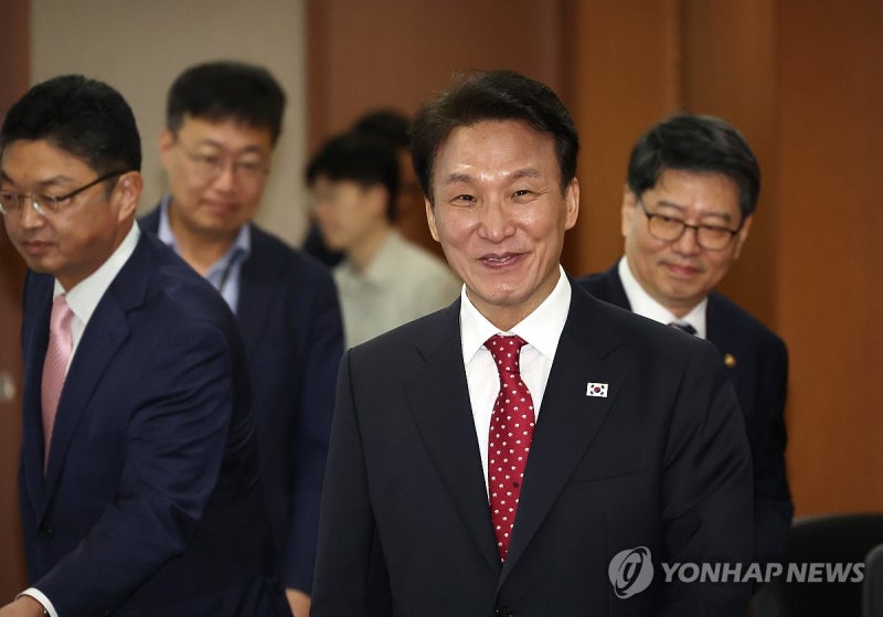 金총리 한국거래소 방문…"역대 어느 정부보다 <b>자본시장 존중</b>"