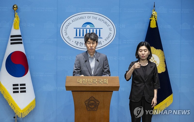 <b>윤건영</b>, '12.3 <b>계엄</b> 당시 <b>국정원</b> 인력 파견 및 조사팀 구성 검토' 관련 ...