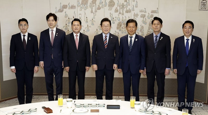 이재명 <b>대통령</b>, <b>여야</b> 지도부 <b>오찬</b> 회동