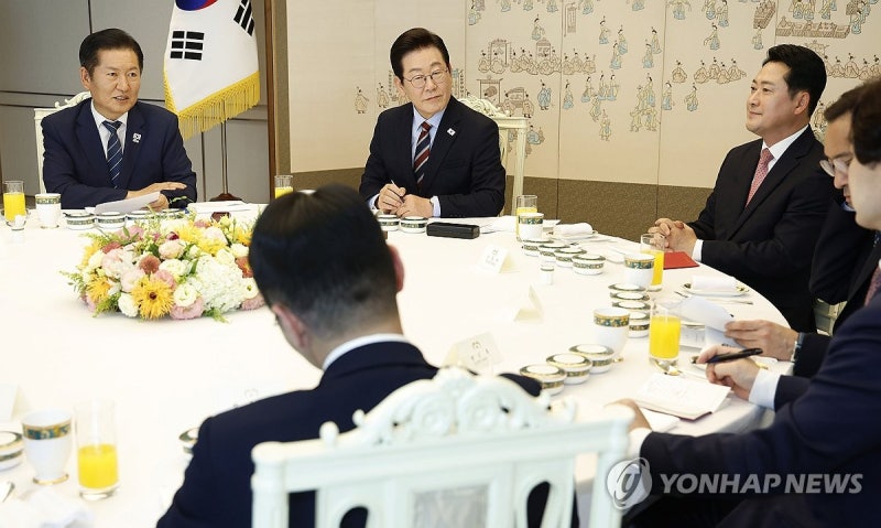 <b>이재명</b> 대통령, <b>여야</b> 지도부 <b>회동</b>