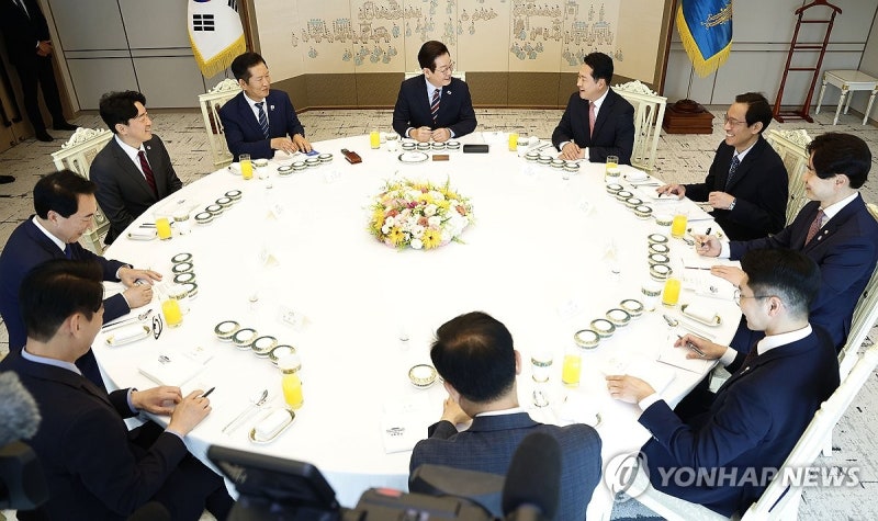 <b>이재명</b> 대통령, <b>여야</b> 지도부 <b>회동</b>